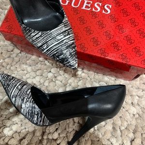 Guess Pumps